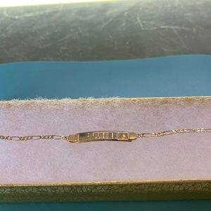 Beautiful 10k figaro baby bracelet with ID plate, 7” long